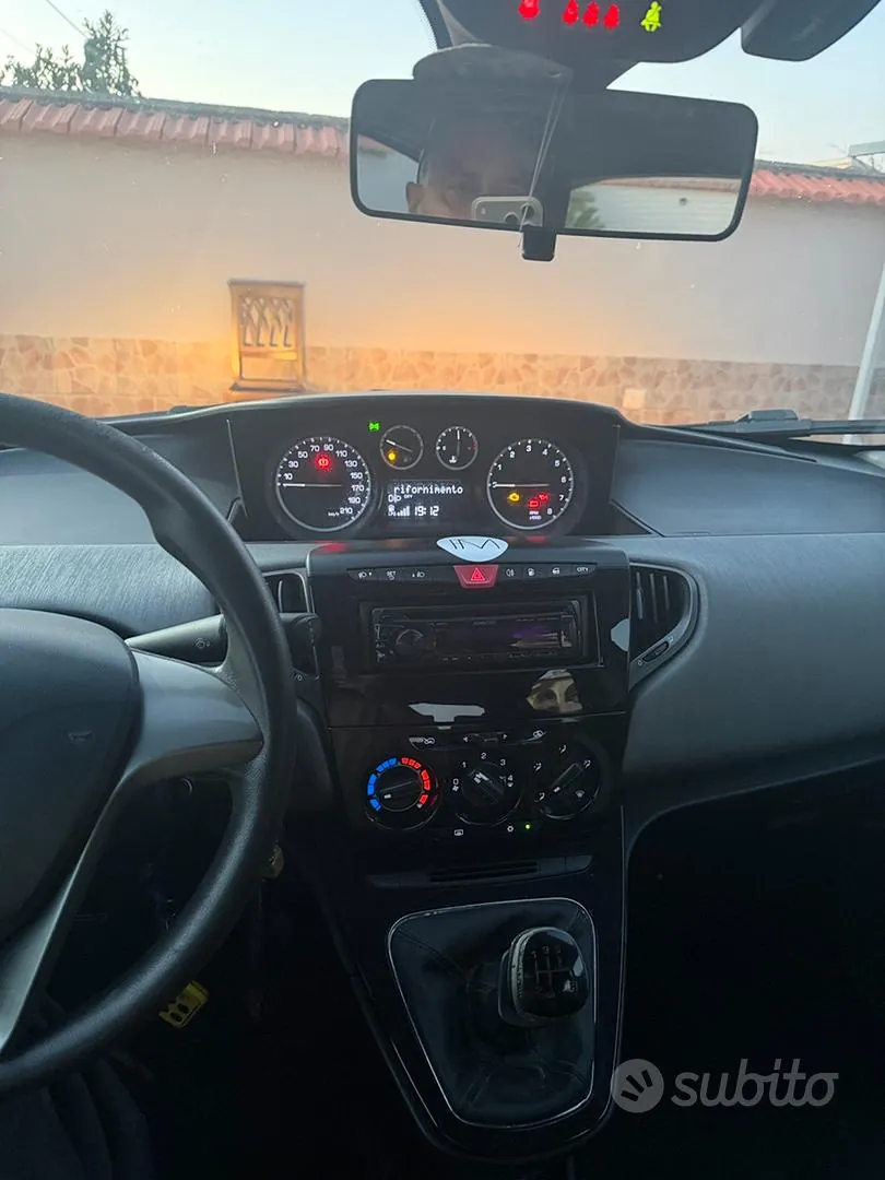 Lancia Ypsilon 2012 photo 5