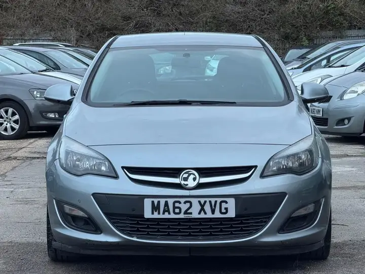 Vauxhall Astra 2012 photo 4