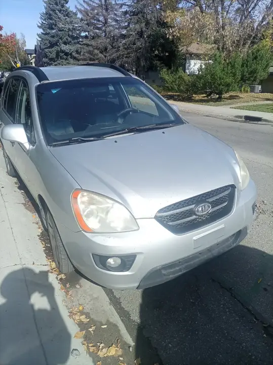 Kia Rondo 2008 photo 2