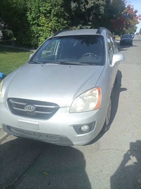 Kia Rondo 2008 photo 4