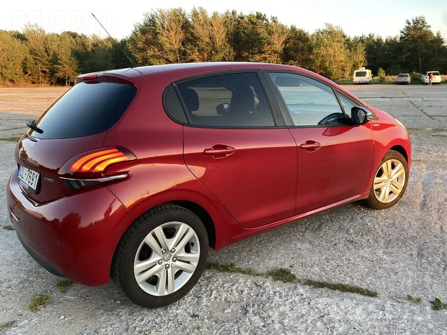 Peugeot 208 2017 photo 2