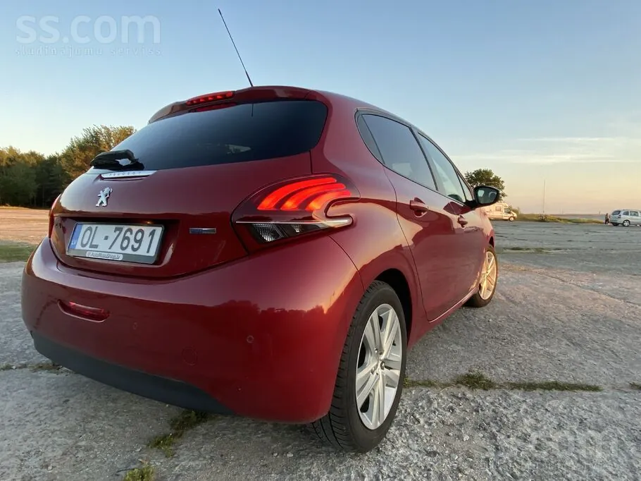 Peugeot 208 2017 photo 4