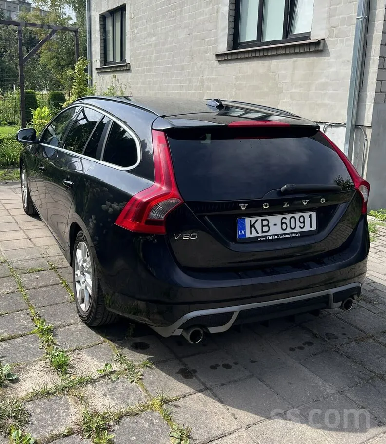 Volvo V60 2011 photo 2