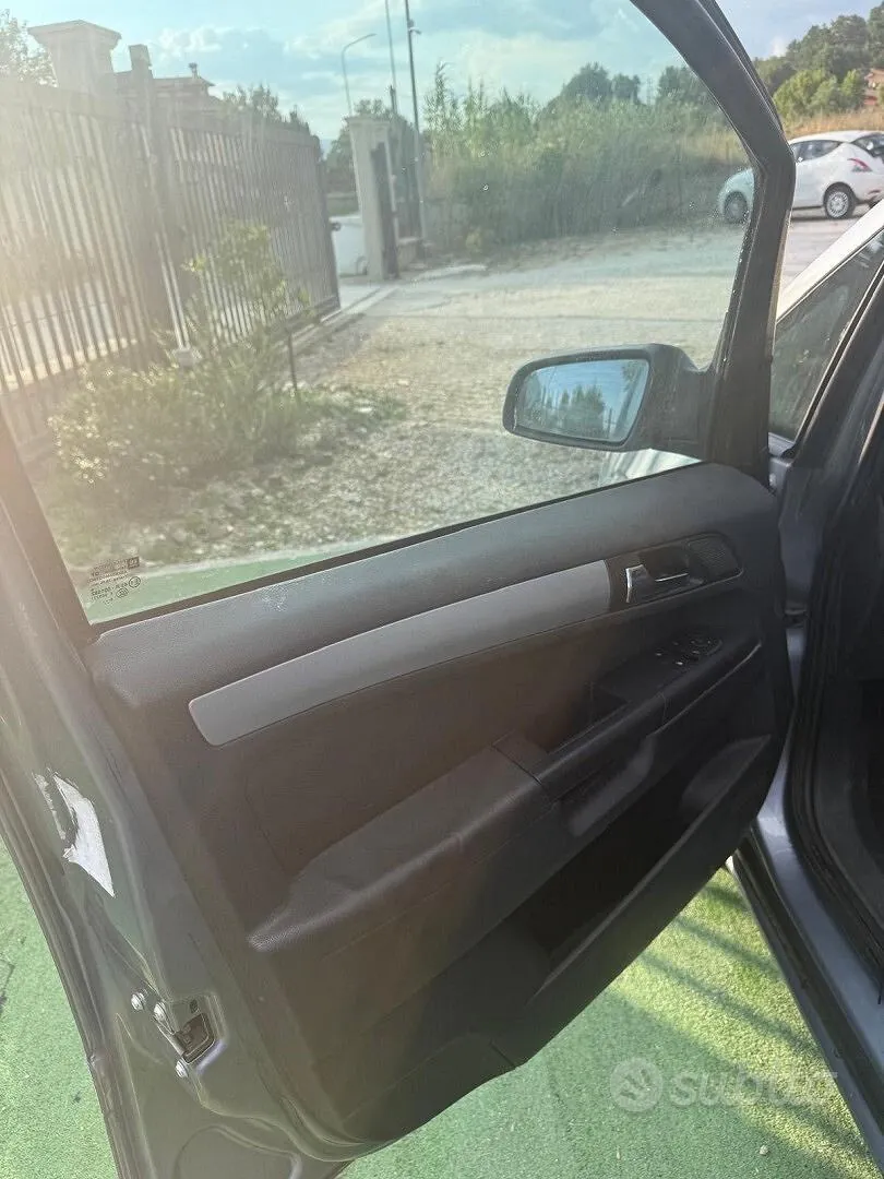 Opel Zafira 2009 photo 4