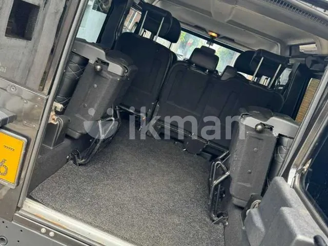 Land Rover Defender 2015 photo 4