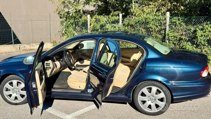 Jaguar X-Type 2026 photo 4