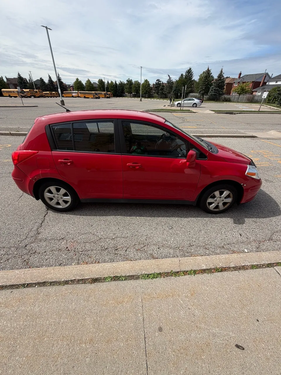 Nissan Versa 2010 photo 2