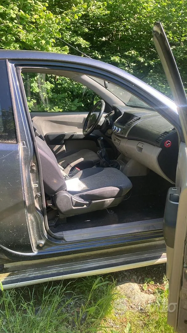 Mitsubishi L200 2007 photo 2