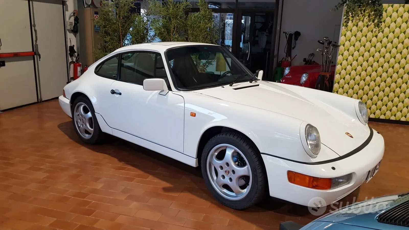 Porsche Carrera 4 1988 photo 5