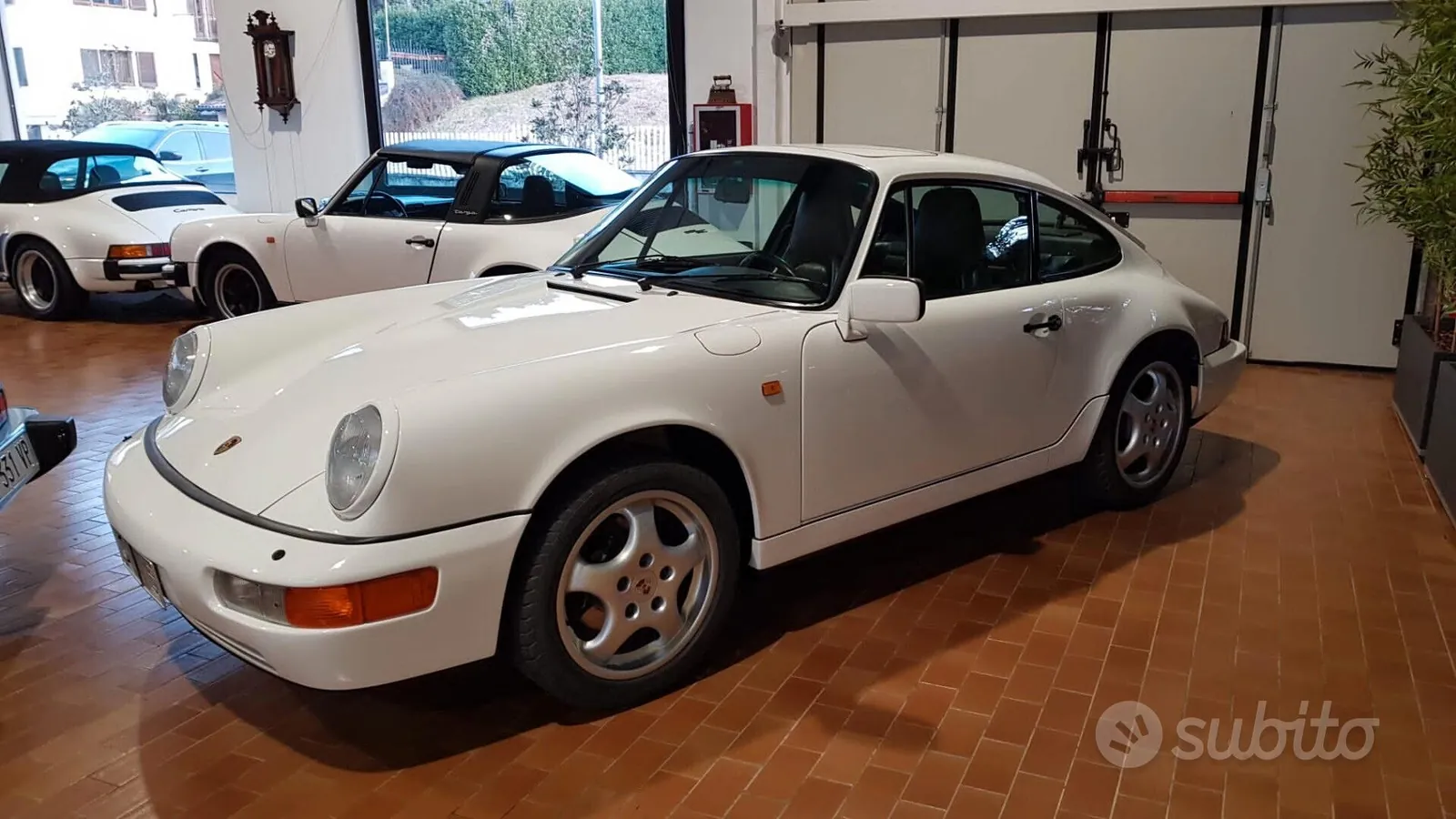 Porsche Carrera 4 1988 photo 2