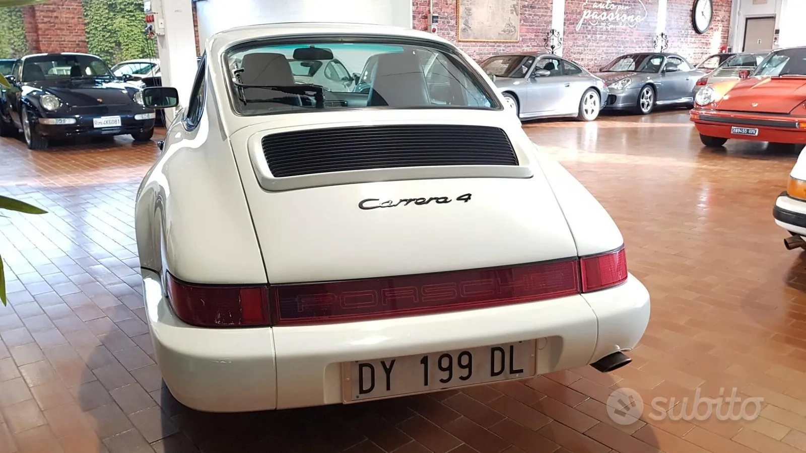 Porsche Carrera 4 1988 photo 4