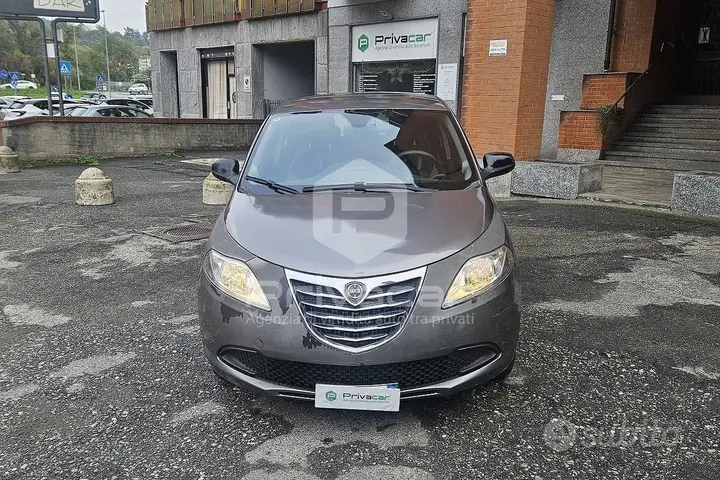 Lancia Ypsilon 2013 photo 2