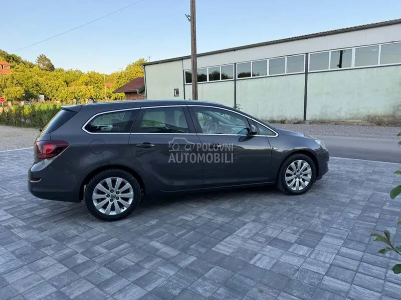 Opel Astra J 2011 photo 5