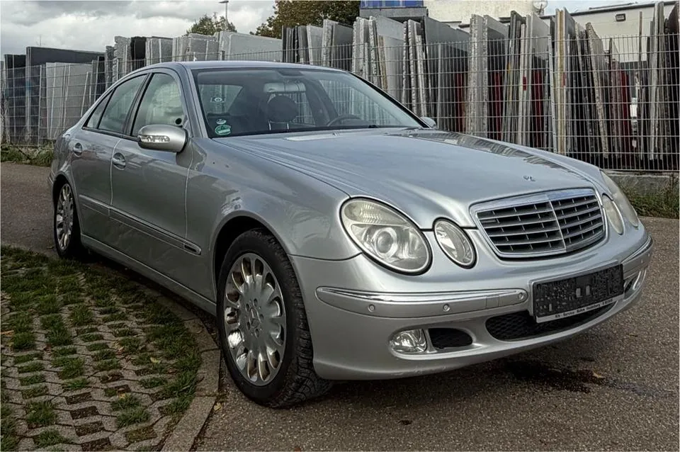 Mercedes-Benz W211