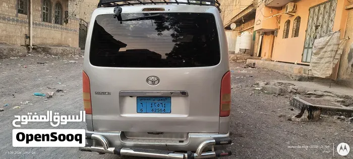 Toyota Hiace 2012 photo 2