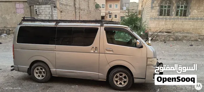 Toyota Hiace 2012 photo 5