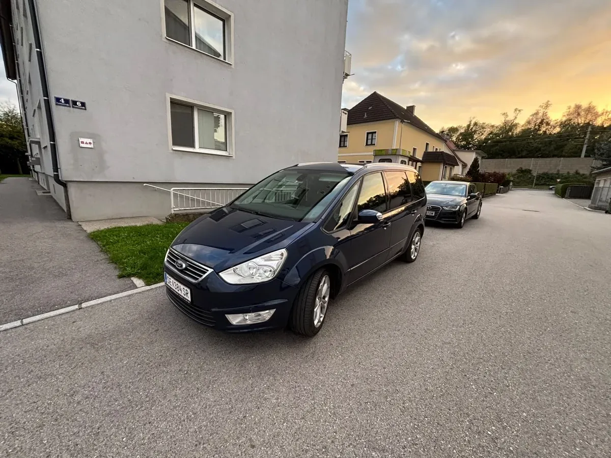 Ford Galaxy 2012 photo 2