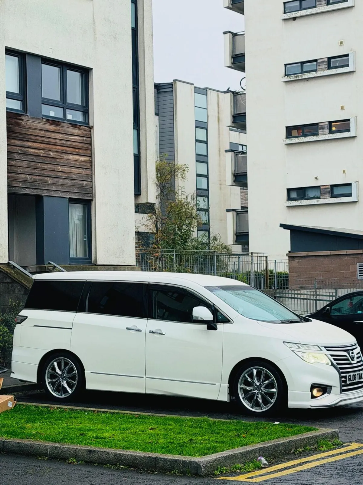 Nissan Elgrand 2014 photo 5