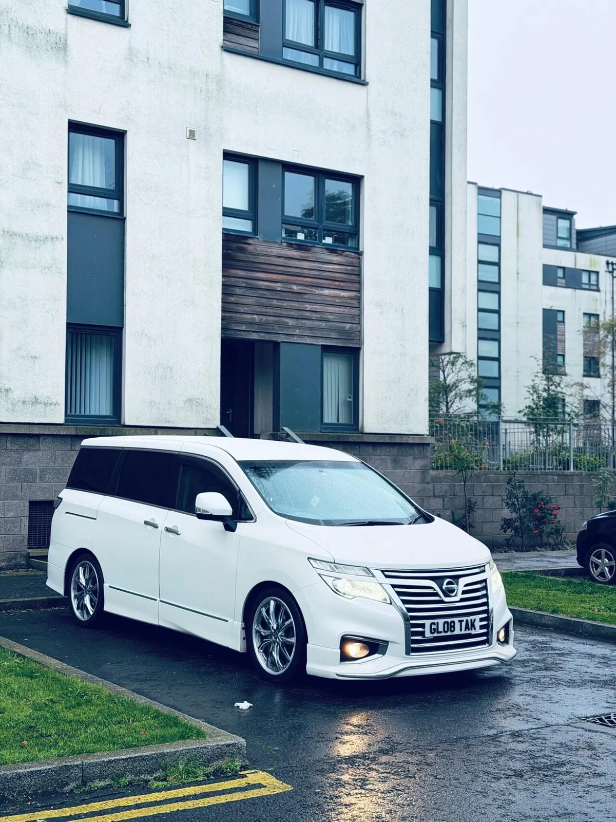 Nissan Elgrand 2014 photo 3