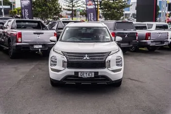 Mitsubishi Outlander 2023 photo 4