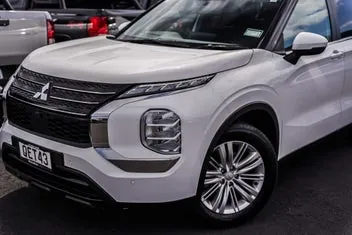 Mitsubishi Outlander 2023 photo 3