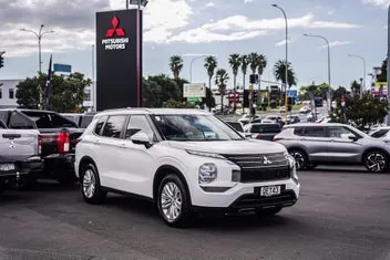 Mitsubishi Outlander 2023 photo 5
