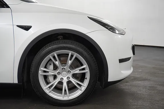 Tesla Model Y 2024 photo 2