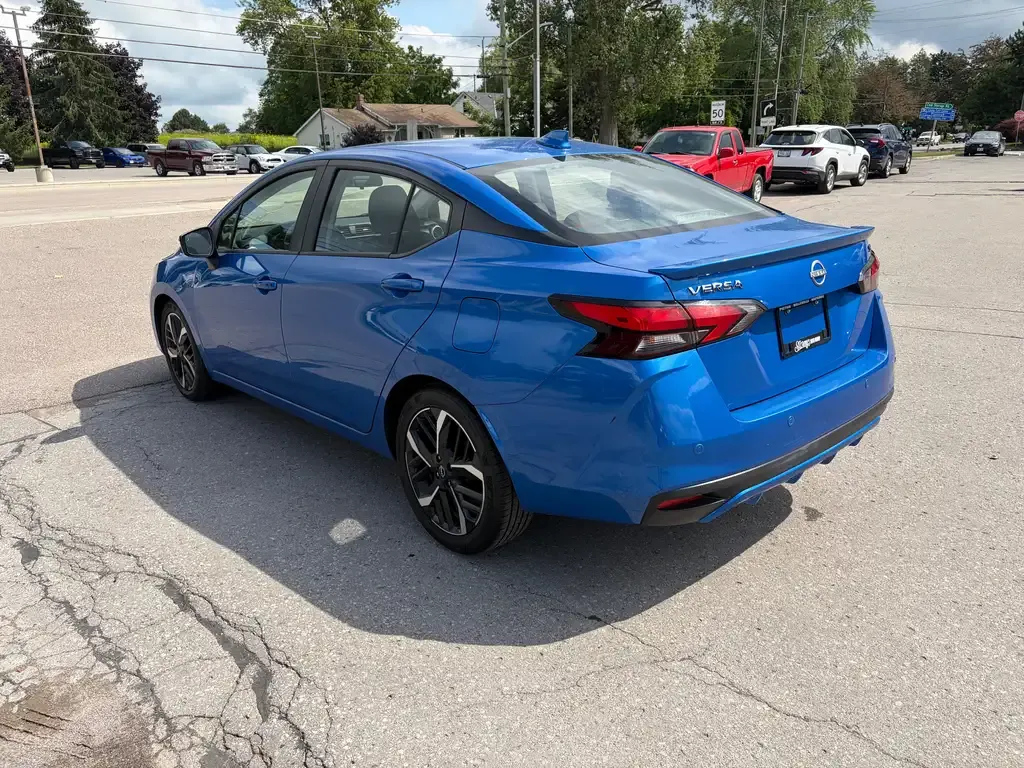 Nissan Versa 2023 photo 3