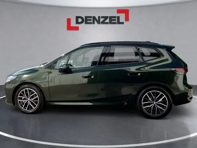 BMW 2 Series photo 2