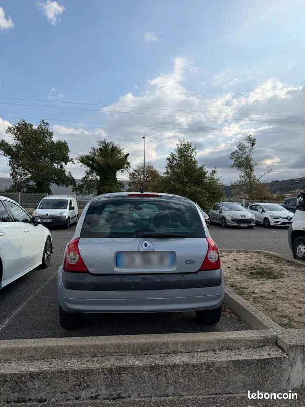 Renault Clio 2004 photo 2