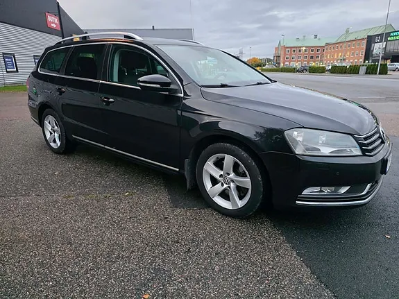 Volkswagen Passat 2012 photo 2