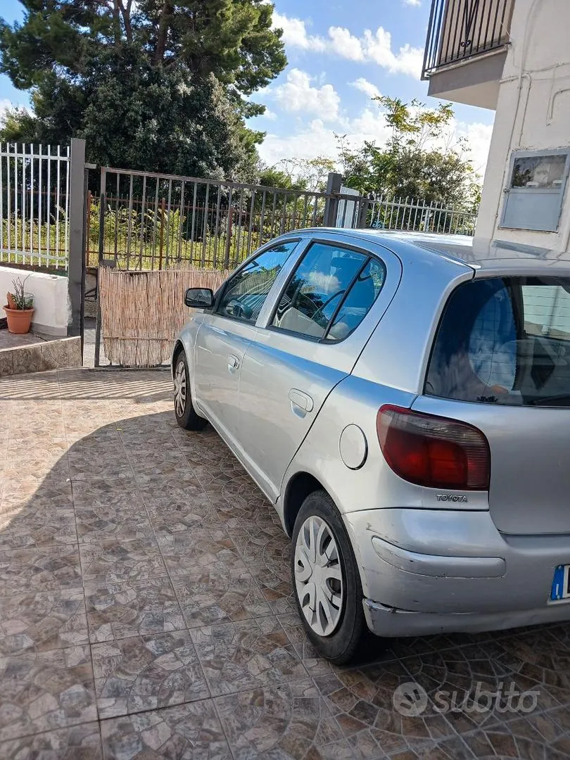 Toyota Yaris 1999 photo 2