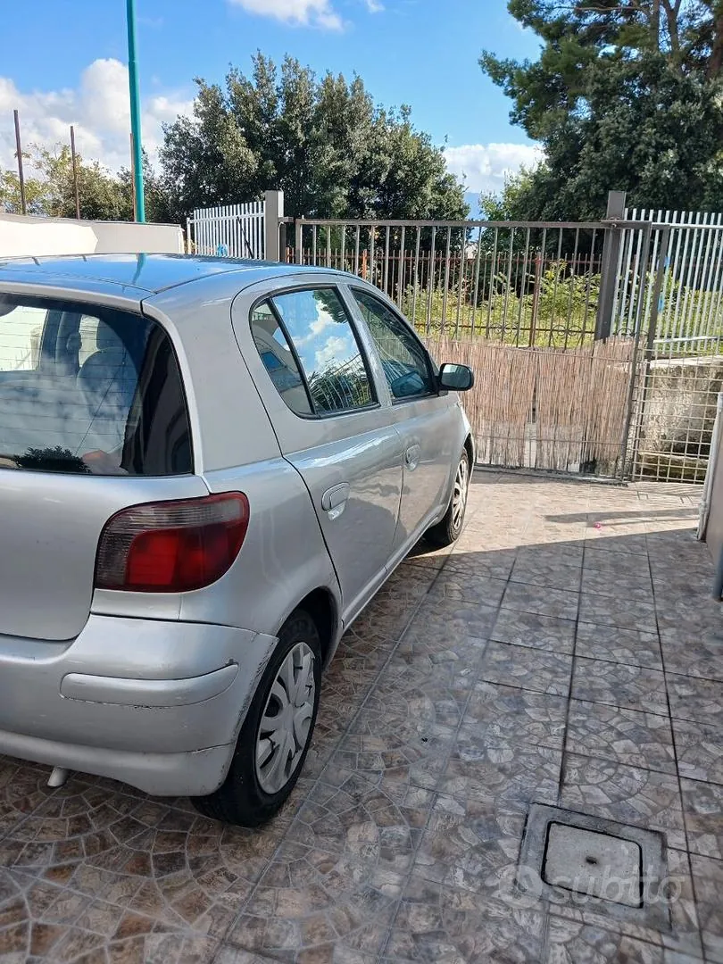 Toyota Yaris 1999 photo 3
