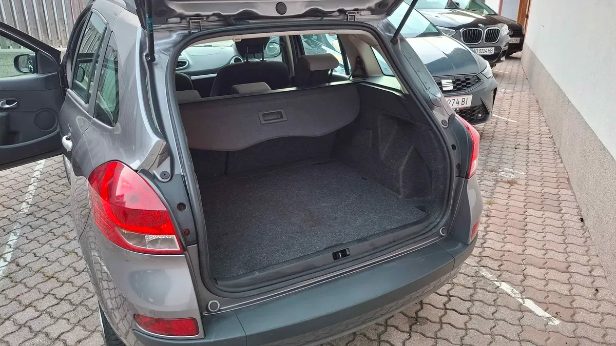 Renault Clio 2009 photo 2