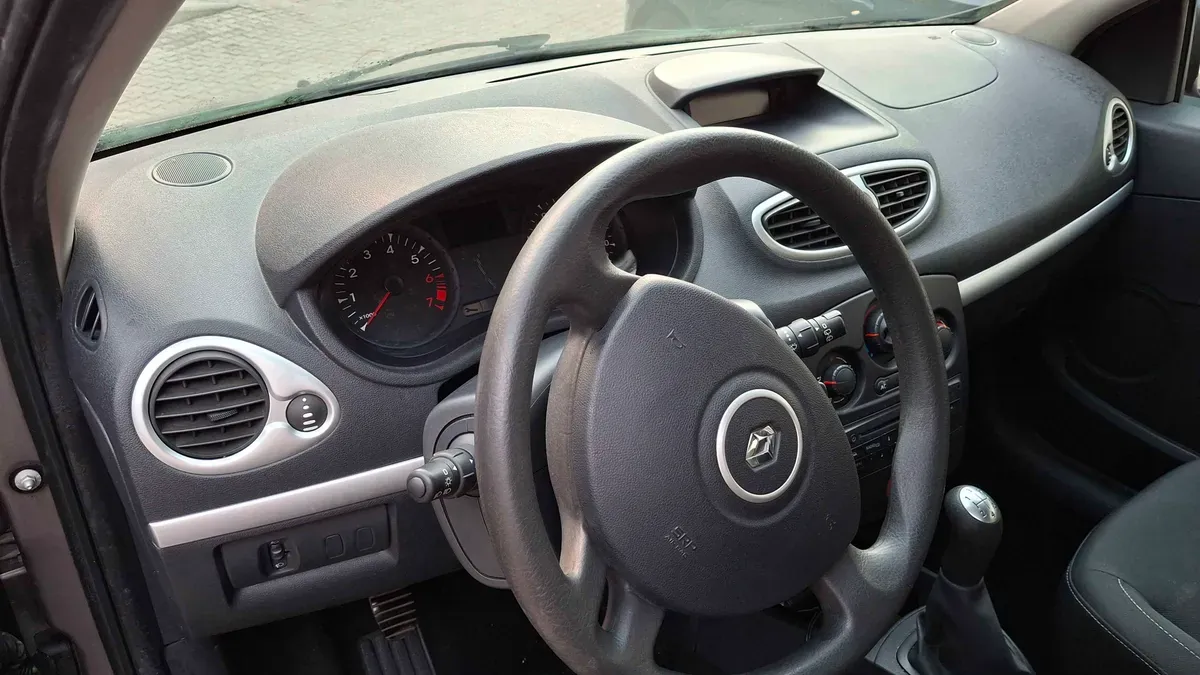 Renault Clio 2009 photo 3