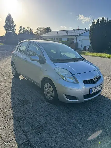 Toyota Yaris 2010 photo 2