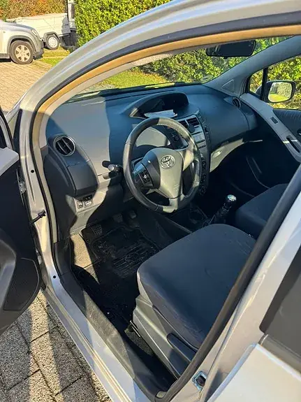 Toyota Yaris 2010 photo 5