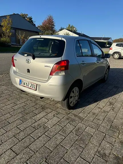 Toyota Yaris 2010 photo 4