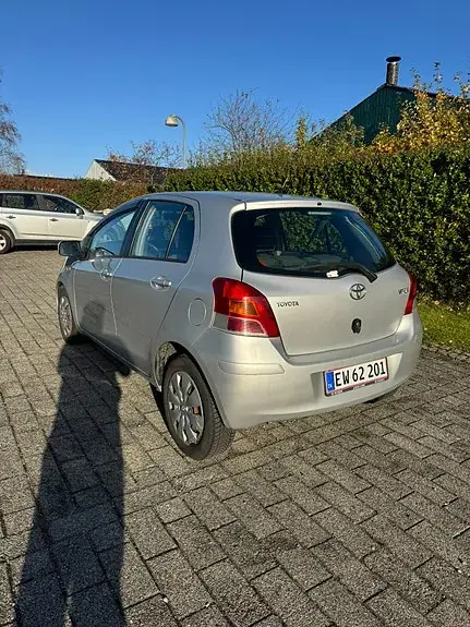 Toyota Yaris 2010 photo 3
