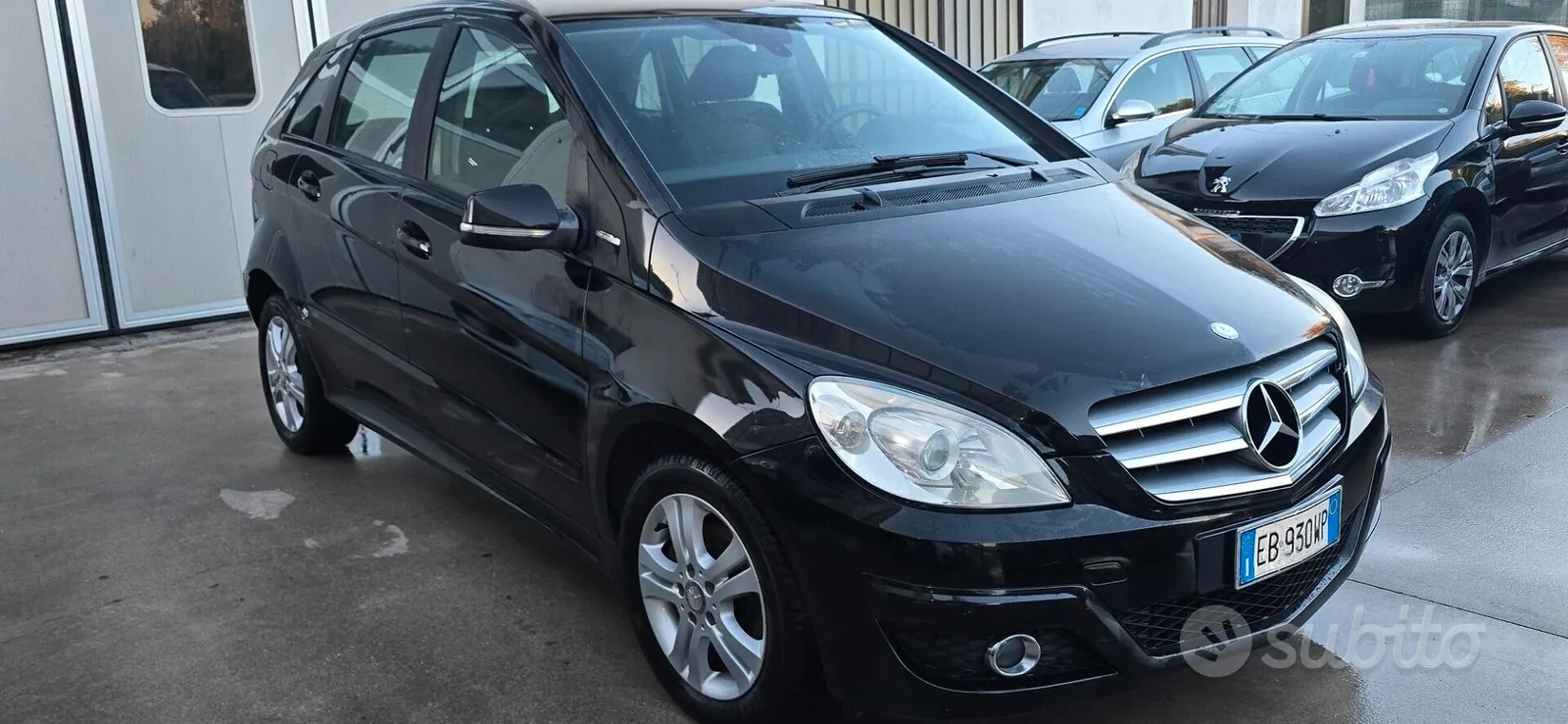 Mercedes-Benz B 180 2010 photo 2