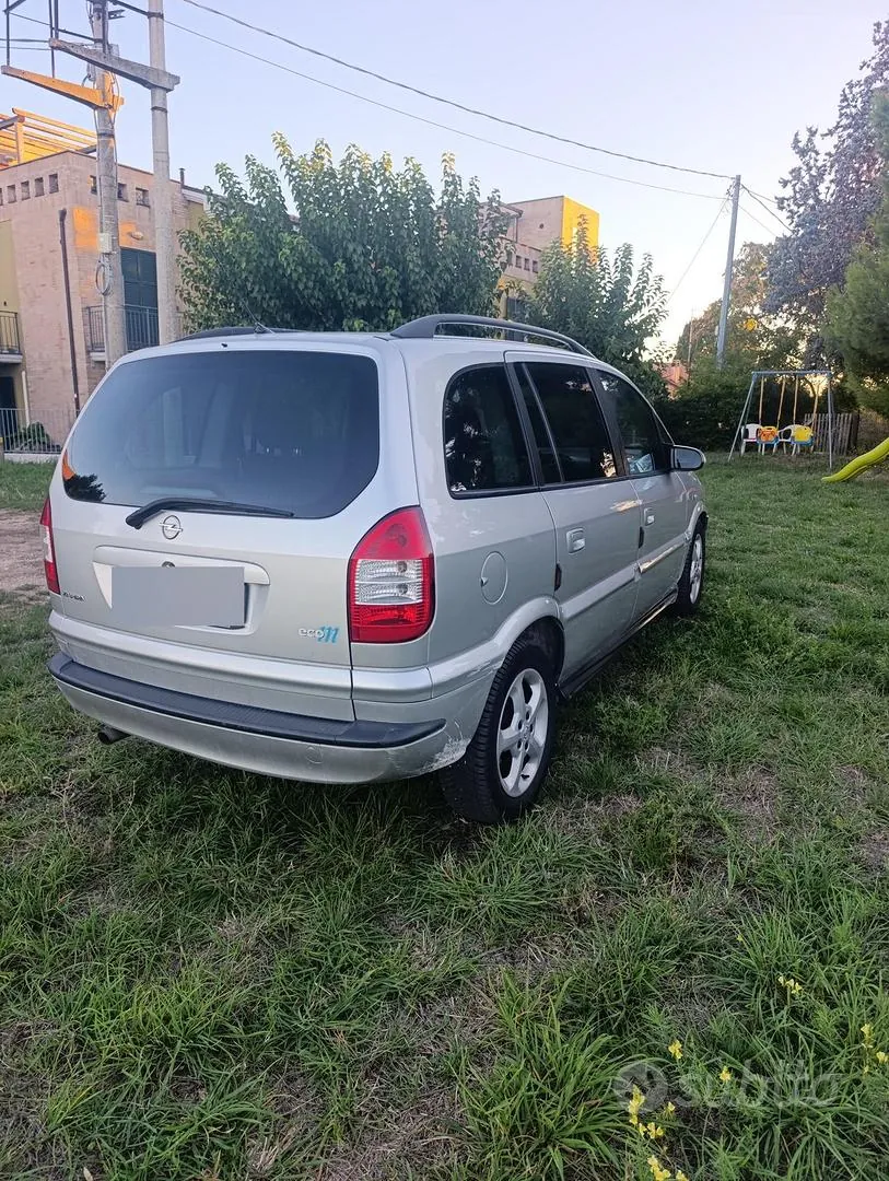 Opel Zafira 2005 photo 2