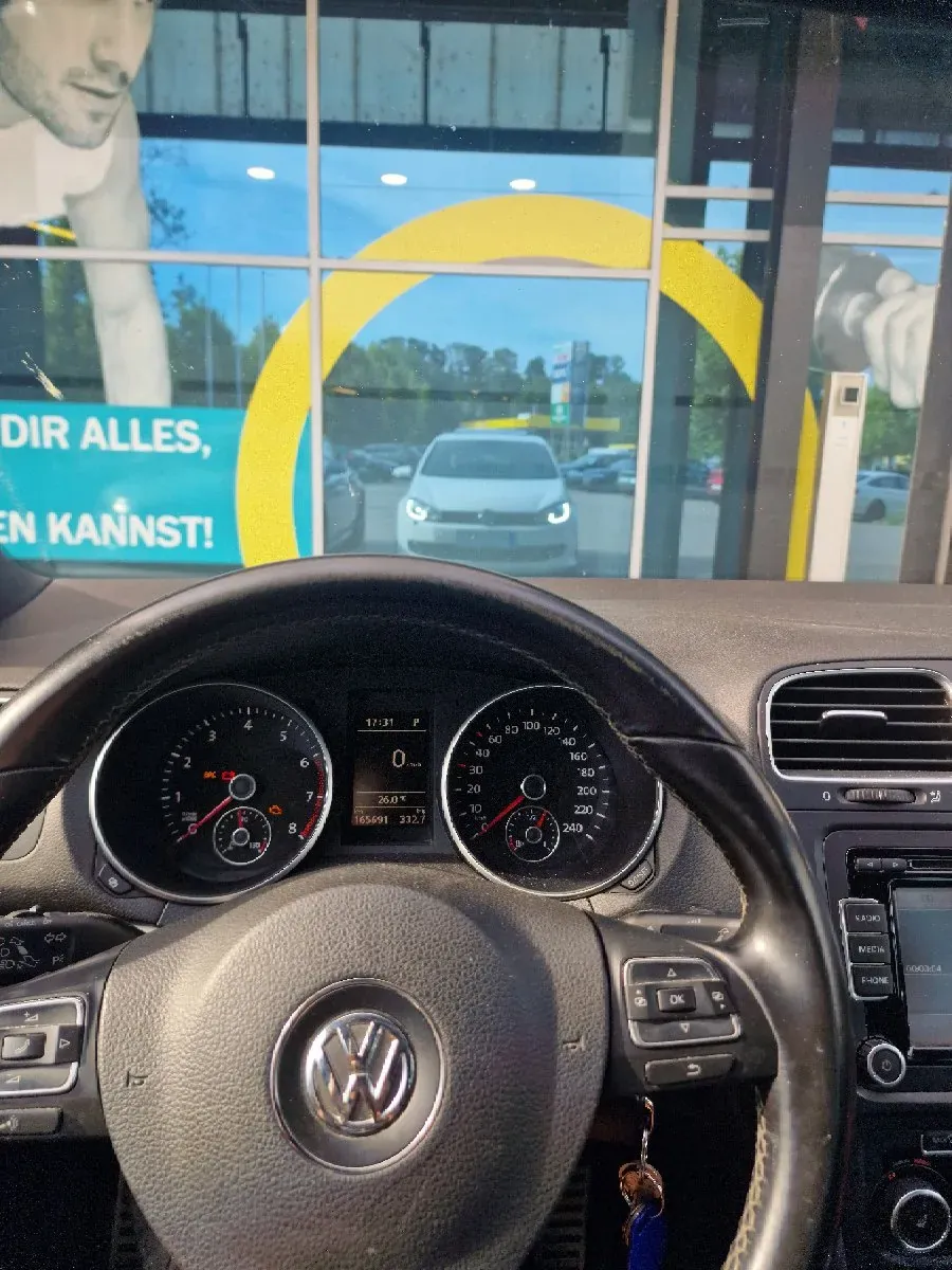 Volkswagen Golf 2011 photo 2