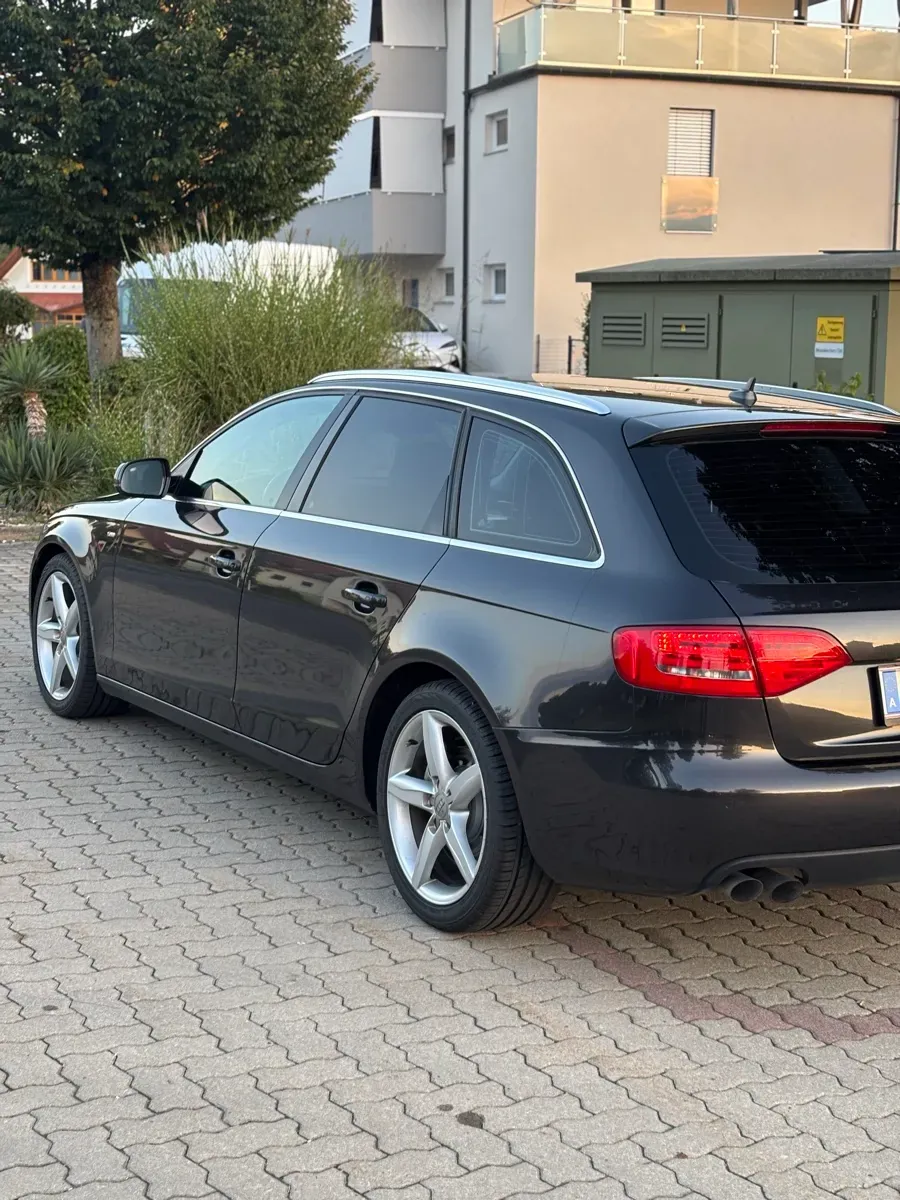 Audi A4 2010 photo 2