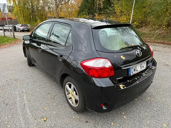 Toyota Auris 2010 photo 4