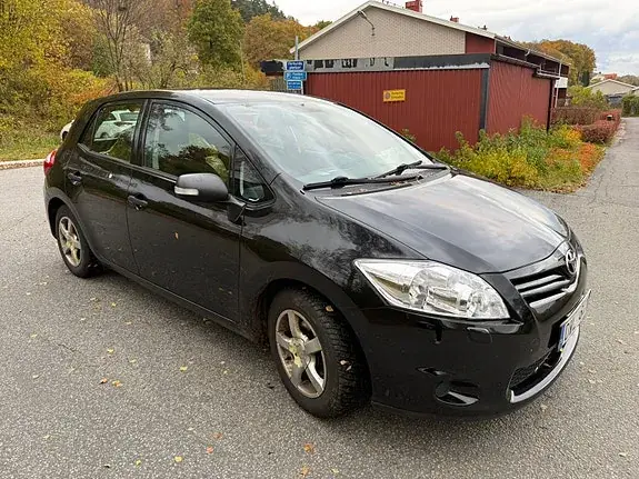 Toyota Auris 2010 photo 2