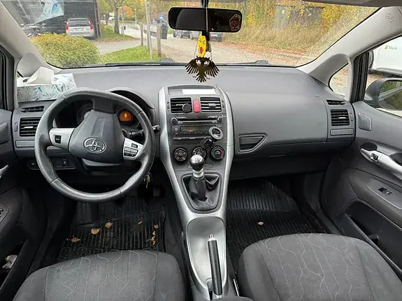 Toyota Auris 2010 photo 5