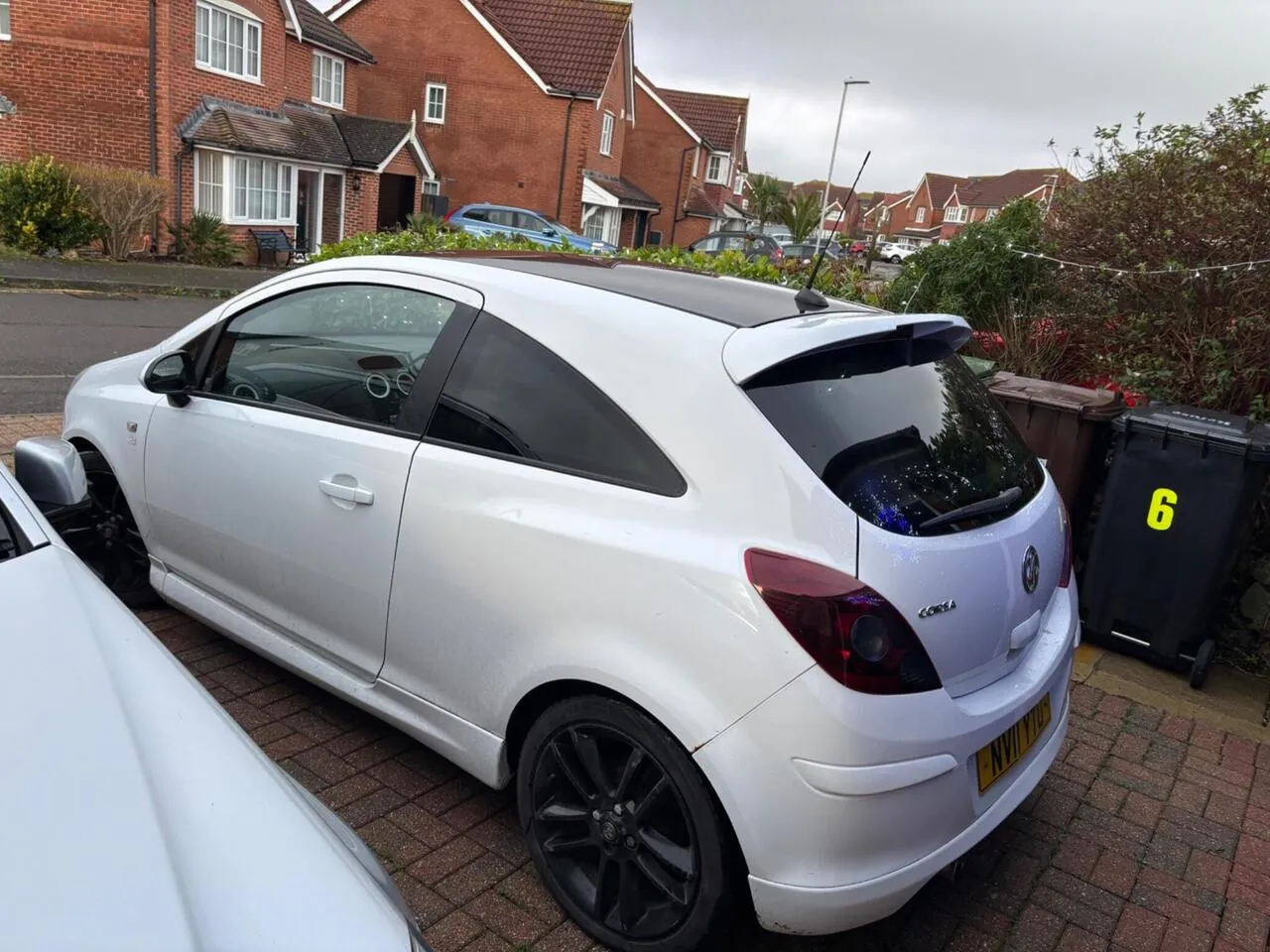Vauxhall Corsa 2011 photo 2