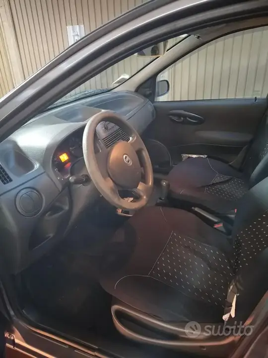 Fiat Punto 2005 photo 2