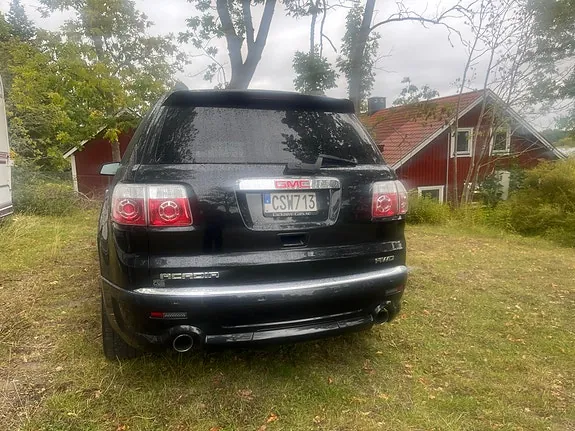 GMC Acadia 2011 photo 2