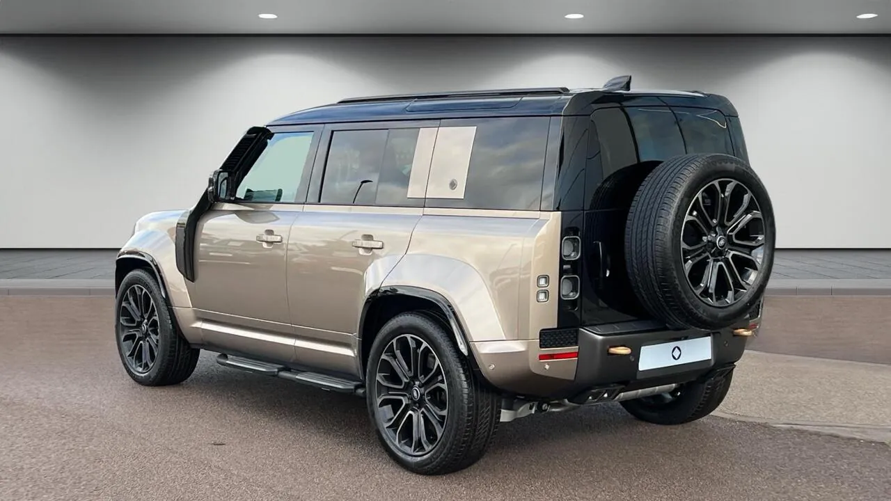 Land Rover Defender 110 photo 5